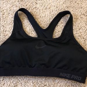 Nike pro sports bra